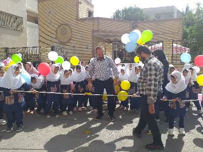 مسابقه طناب کشی در جشن هفته کودک