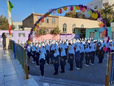 حضور مسئول کتابخانه در مدارس